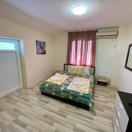 Jackie House 3* Warna
