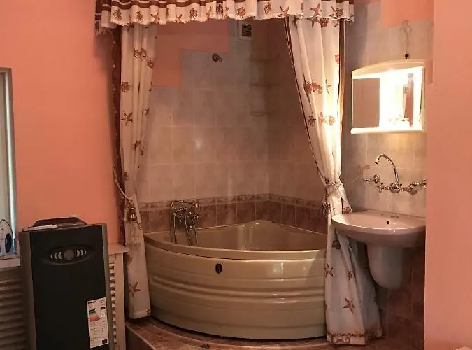 Jackie House Konukevi 4*