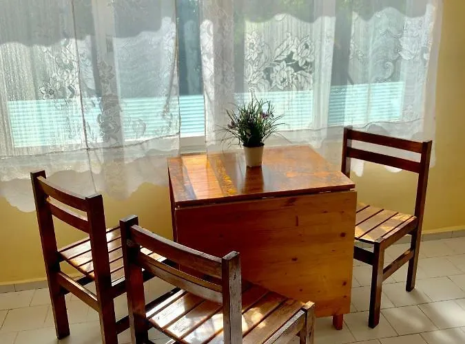 Jackie House Konukevi 4*