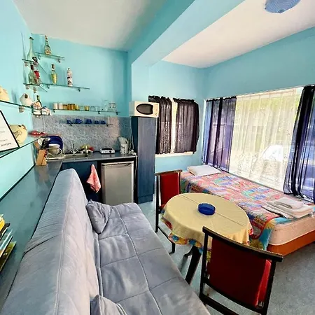 Jackie House Warna