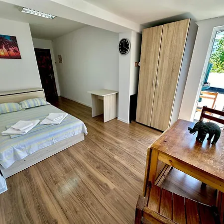 Jackie House 3* Warna